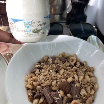 Ladurée - Granola (with chocolate) and yogurt - Macarons Near Me - Paris, 75