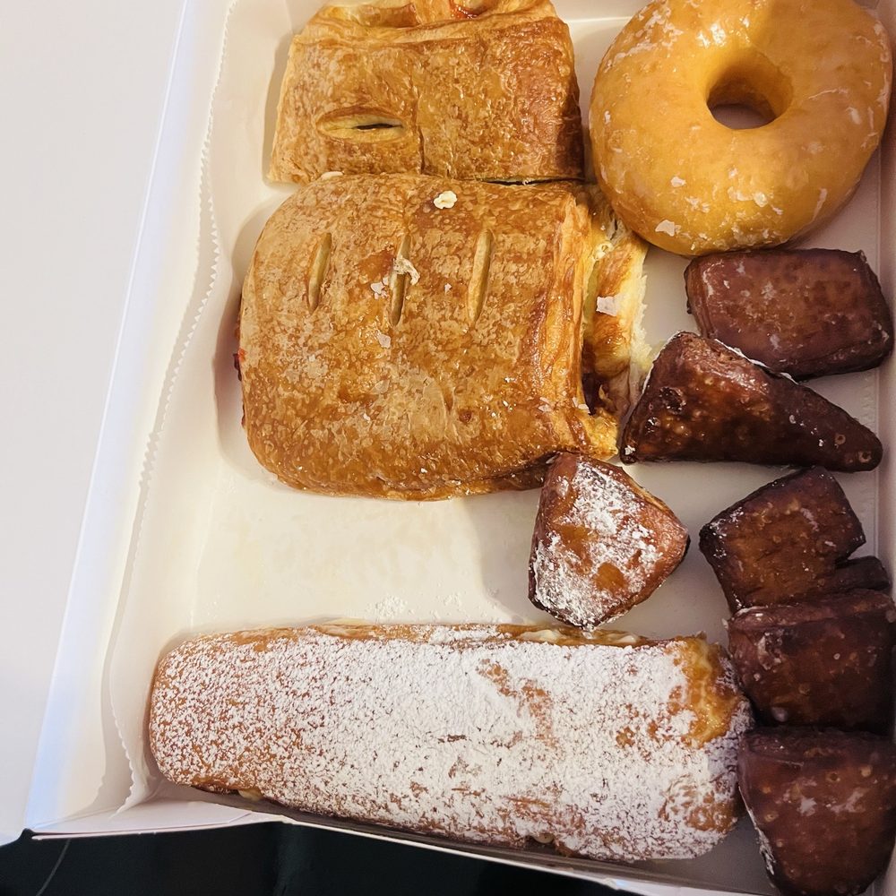 Got Glaze Doughnut, Guava Croissant, Long John, and Croissant Bites. AMAZING, Doughnuts and Long John, I NeeD more CHeaT DaYZ.... Got Glaze Doughnut, Guava Croissant, Long John, and Croissant Bites. AMAZING, Doughnuts and Long John, I NeeD more CHeaT DaYZ....