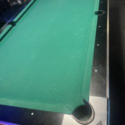 Sunshine’s Lounge - Two pool tables