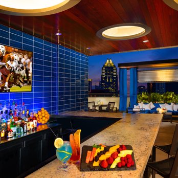 Hilton Austin - Rooftop pool deck with a bar and breathtaking views of downtown Austin. - Hotels Near Me - Austin, Texas Hilton Austin - Rooftop pool deck with a bar and breathtaking views of downtown Austin. - Hotels Near Me - Austin, Texas