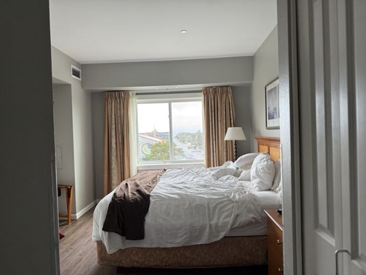 Rivertide Suites Hotel