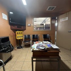 Master Lube - Waiting area.