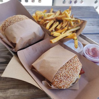 Kings Row Gastropub - Tiny slop over priced burgers - Gastropubs Near Me - Pasadena, California Kings Row Gastropub - Tiny slop over priced burgers - Gastropubs Near Me - Pasadena, California