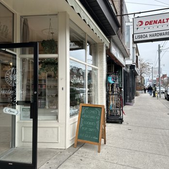 Kitten and the Bear - a storefront and sidewalk - Coffee & Tea Near Me - Toronto, Ontario Kitten and the Bear - a storefront and sidewalk - Coffee & Tea Near Me - Toronto, Ontario