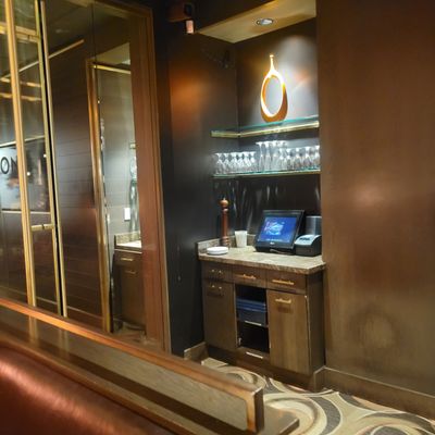 Professional Commercial Cleaning - Keep your business looking its best with Eagle Eye Commercial Cleaning. Our experienced, woman-owned team delivers top-quality service for offices, retail spaces, and more—using eco-friendly products and meeting all safety standards. Fully insured and dedicated to excellence, we guarantee a spotless, welcoming environment every time.