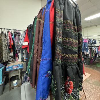 Aunty's Ukay Ukay - Men's Clothing Near Me - Honolulu, Hawaii Aunty's Ukay Ukay - Men's Clothing Near Me - Honolulu, Hawaii