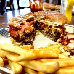 Papi's - Best Cheeseburger in Paso Robles... look at that! Wow!