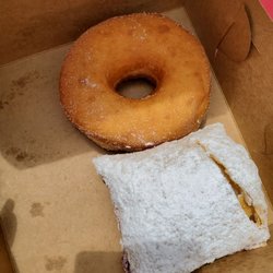 La Nueva Mollie's - Sugar donut, guava Pastelillos