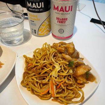 The Plumeria Lounge - Chicken noodles, complimentary drinks; Follow me @RimyEats on Instagram - Airport Lounges Near Me - Honolulu, Hawaii