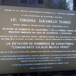 Estación de Bomberos Cuauhtémoc - Placa conmemorativa a las víctimas de la discoteca