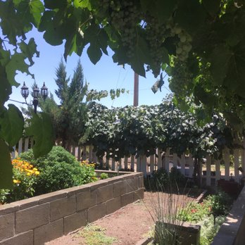 Moessner Farms - Garden by the entrance. - Specialty Food Near Me - Tehachapi, California