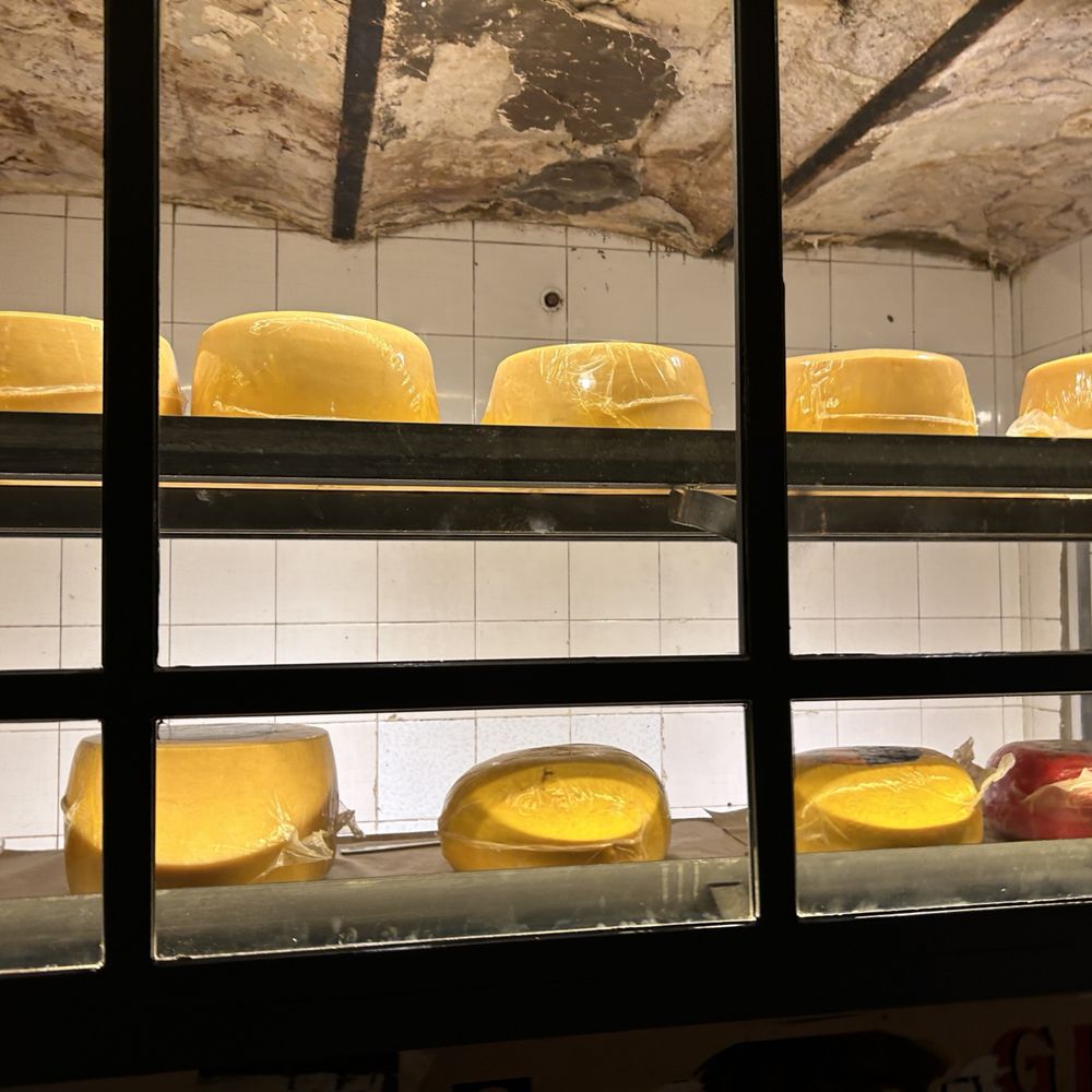 Güerrín - This cheese may only sit for a couple hours - Pizza Near Me - Buenos Aires, C Güerrín - This cheese may only sit for a couple hours - Pizza Near Me - Buenos Aires, C