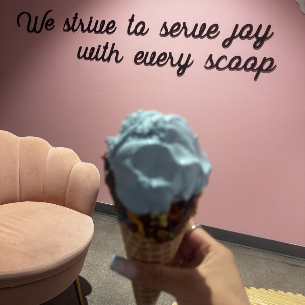 Waffle cone single scoop Blue Moon Waffle cone single scoop Blue Moon