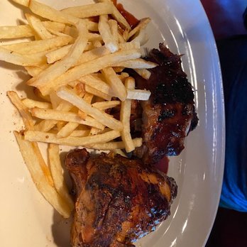 Rutherford Grill - Combo ribs and chicken with fries - American Near Me - Rutherford, California