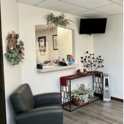 David De La Garza Jr., DDS - Experience short wait times and relax in our comfortable, clean waiting room.