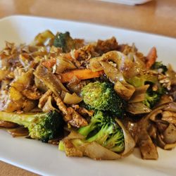 Lucky Thai Cuisine - Pad See Ew