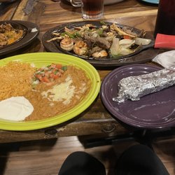 Plaza Azteca - Texas Fajita (steak, chicken, and shrimp fajita)
