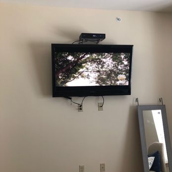 Hercules Moving - TV, cable box, & mirror left behind in old unit. - Movers Near Me - Virginia Beach, Virginia Hercules Moving - TV, cable box, & mirror left behind in old unit. - Movers Near Me - Virginia Beach, Virginia