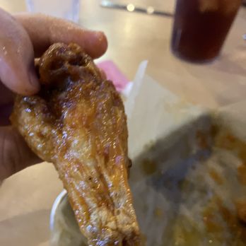 Buffalo Wild Wings - Not much sauce - American Near Me - New Bern, North Carolina