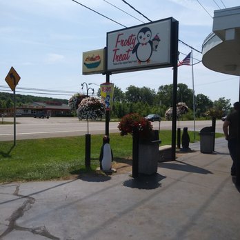 Frosty Treat - a sign for frosty treat - Ice Cream & Frozen Yogurt Near Me - Irving, New York