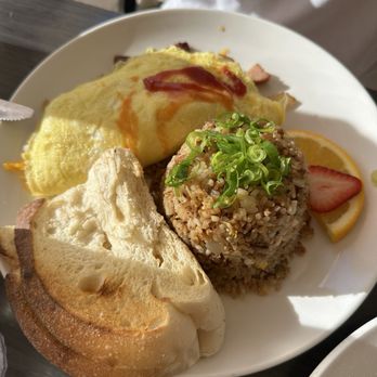 Sweet E's Cafe - Hawaiian omelette with fried rice and sourdough - Cafes Near Me - Honolulu, Hawaii