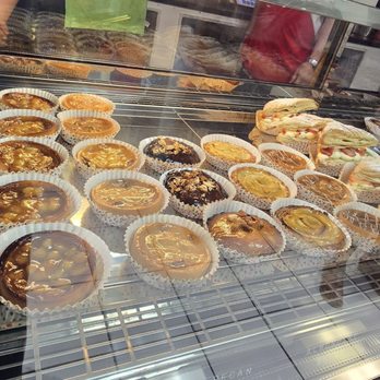 Tiny Pyramid - Tarts - Cafes Near Me - Honolulu, Hawaii