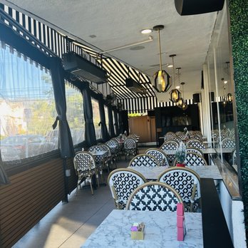The Corner - Outside seating - Breakfast & Brunch Near Me - Glendale, California