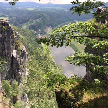 Elbsandsteingebirge - Elbsandstein mit Elbe. - Landmarks & Historical Buildings Near Me - Lohmen, SN