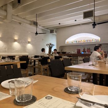 La Natural - Spacious clean interior - Pizza Near Me - Miami, Florida