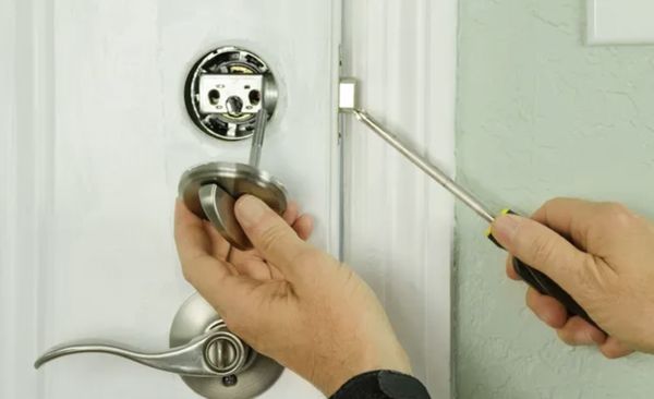 Re-Key - If you just bought a house, lost your keys, or have a disgruntled former employee take home the office keys we can come and secure your property giving you peace of mind!