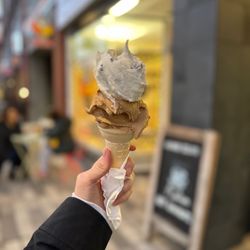 Almare Gelato Italiano - Stracciatella + Coffee
