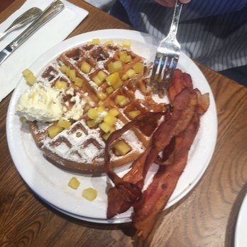 Eggs 'n Things Ko Olina - Pineapple waffle with side bacon - American Near Me - Kapolei, Hawaii Eggs 'n Things Ko Olina - Pineapple waffle with side bacon - American Near Me - Kapolei, Hawaii