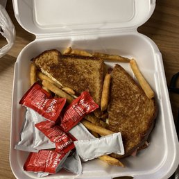 Looks appetizing right? Big no-no never put ketchup pacts on food direct with no paper between in times of Covid or any other!