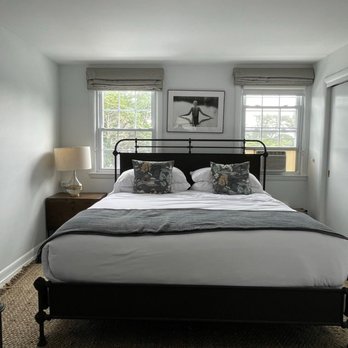 The Coonamessett - Master bedroom - Hotels Near Me - Falmouth, Massachusetts The Coonamessett - Master bedroom - Hotels Near Me - Falmouth, Massachusetts