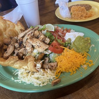 Sabor A La Mexicana - Chicken fajita taco salad. - Mexican Near Me - San Antonio, Texas Sabor A La Mexicana - Chicken fajita taco salad. - Mexican Near Me - San Antonio, Texas
