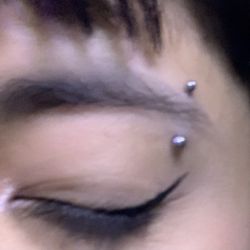 Fifth Sun Graphix - Eyebrow piercing