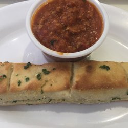 Sbarro - A side of meat sauce and garlic bread: filling snack for 58 pesos.