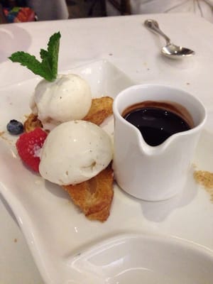 Café Carlyle by null