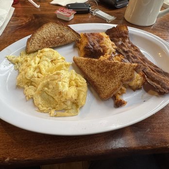 D'Cracked Egg - Yum! - Breakfast & Brunch Near Me - Tupelo, Mississippi