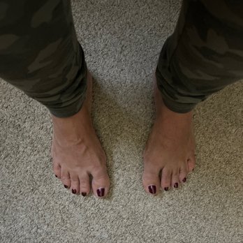 Gloss Nail Bar - Pedi from Gloss Nail bar. Big toe on your left is the one in pain, although it doesn't look infected. But it's so tender! - Nail Salons Near Me - Rockford, Illinois Gloss Nail Bar - Pedi from Gloss Nail bar. Big toe on your left is the one in pain, although it doesn't look infected. But it's so tender! - Nail Salons Near Me - Rockford, Illinois