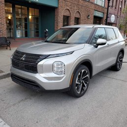 2022 Mitsubishi Outlander, parked in Downtown Kent.