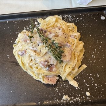 Rome's Flavours - Fettuccine Alfredo Pasta with bacon - Desserts Near Me - Winter Park, Florida