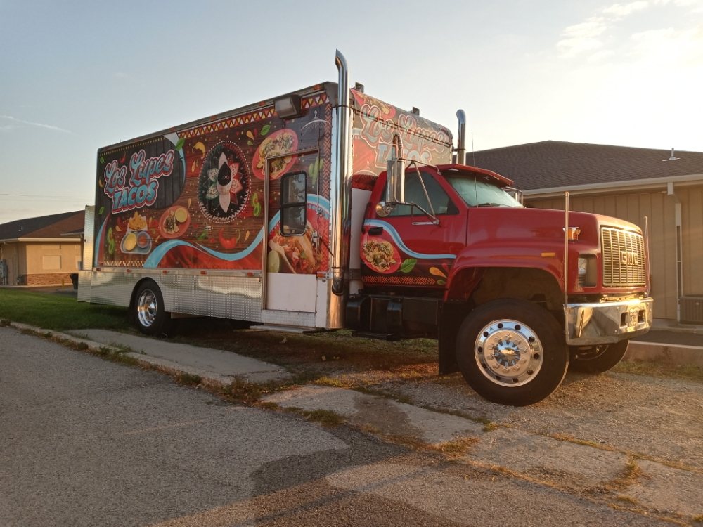 Los Lupes Tacos Truck Logo