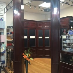Royal Cigar Smoke & More - Huge selection of cigars and humidifiers from all around the world!