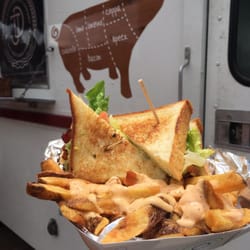 Affiné Food Truck - BLT with avocado, and fries with a cheesy sauce