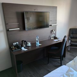 Plaza Hotel Hanau - Schreibtisch inkl. TV