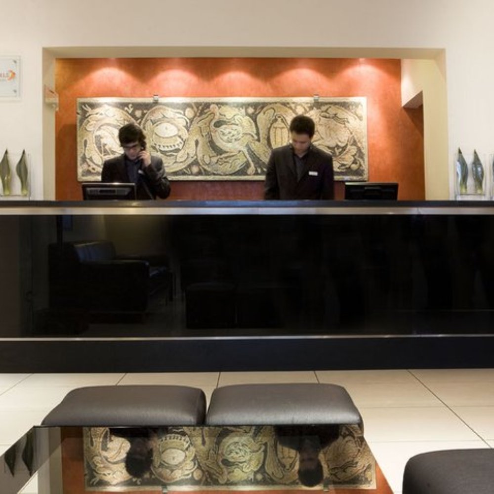 The Caesar Hotel 4 - Hotels Near Me - London, XGL The Caesar Hotel 4 - Hotels Near Me - London, XGL