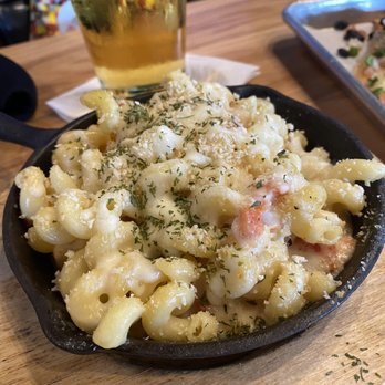 Shakertins - Allen - BOMB Mac & Cheese - Bars Near Me - Allen, Texas Shakertins - Allen - BOMB Mac & Cheese - Bars Near Me - Allen, Texas