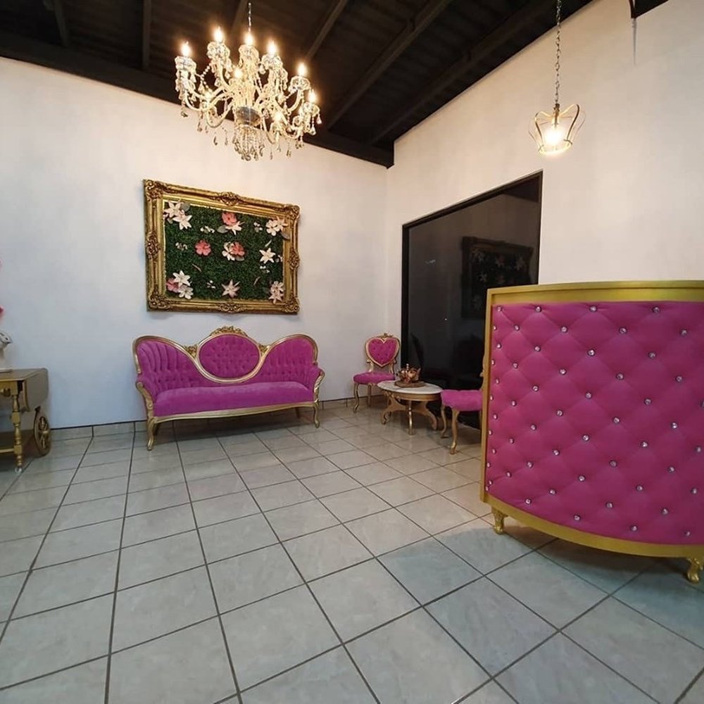 Royal - Waiting area - Hair Salons Near Me - Tijuana, BCN Royal - Waiting area - Hair Salons Near Me - Tijuana, BCN