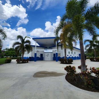 Waters Edge Park - Parks Near Me - Tamarac, Florida